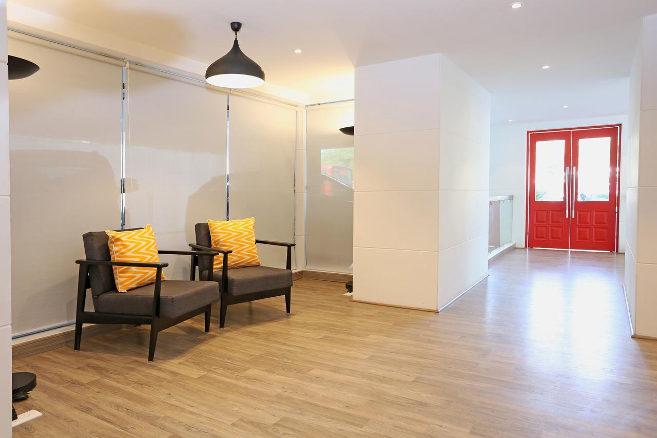 Oyo Townhouse 015 Lajpat Nagar Hotel New Delhi Luaran gambar